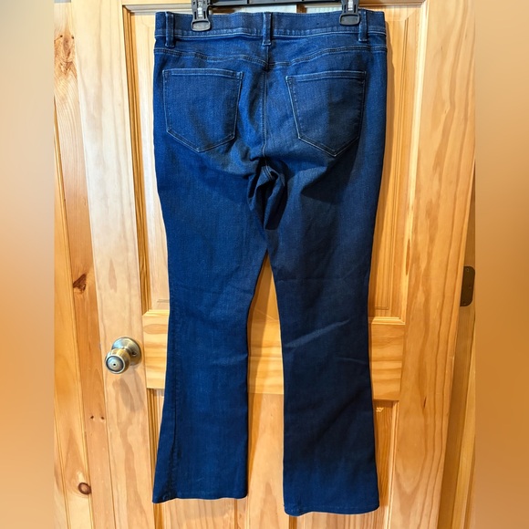 Ann Taylor "The Boot" Modern Fit jeans in a dark indigo wash women’s 10 - Picture 2 of 8